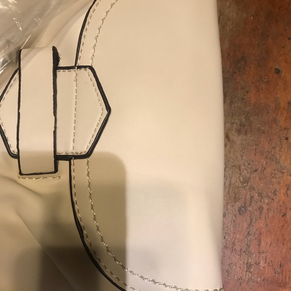 ⭐️crossbody 2 left⚡️brown, and black. - Picture 6 of 6